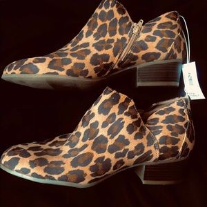NWT Sizes 10 Leopard Suede Booties